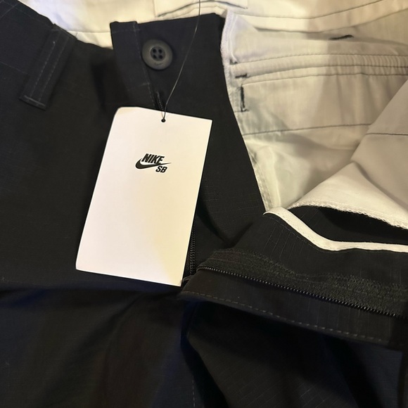 👖🔥 Brand New Nike Swoosh Pants with Combat Side Pockets – Must-Have Deal! 🔥👖 - Picture 2 of 6